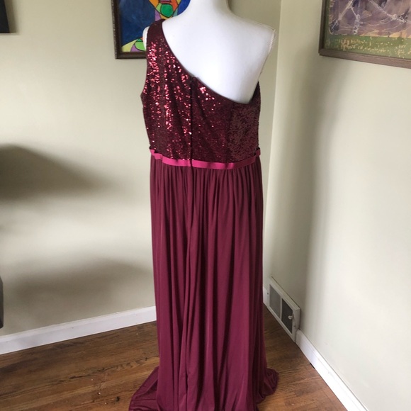 David’s Bridal Bridal Party Gown One Shoulder - Picture 3 of 6